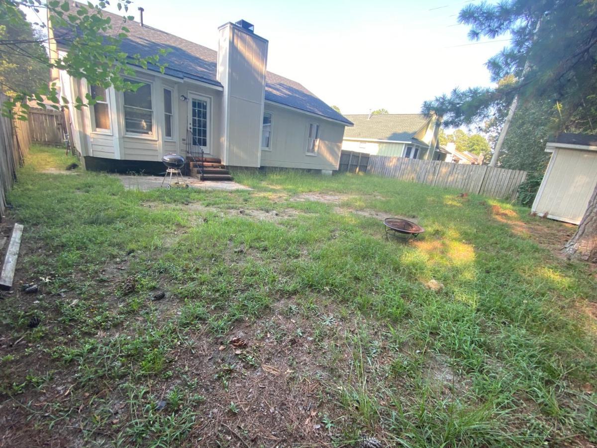 B1 Guest House Hope Mills Exterior photo