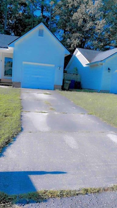 B1 Guest House Hope Mills Exterior photo