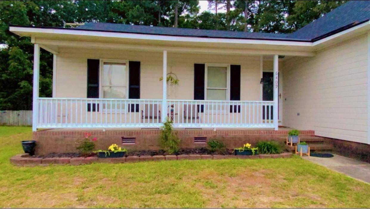 B1 Guest House Hope Mills Exterior photo